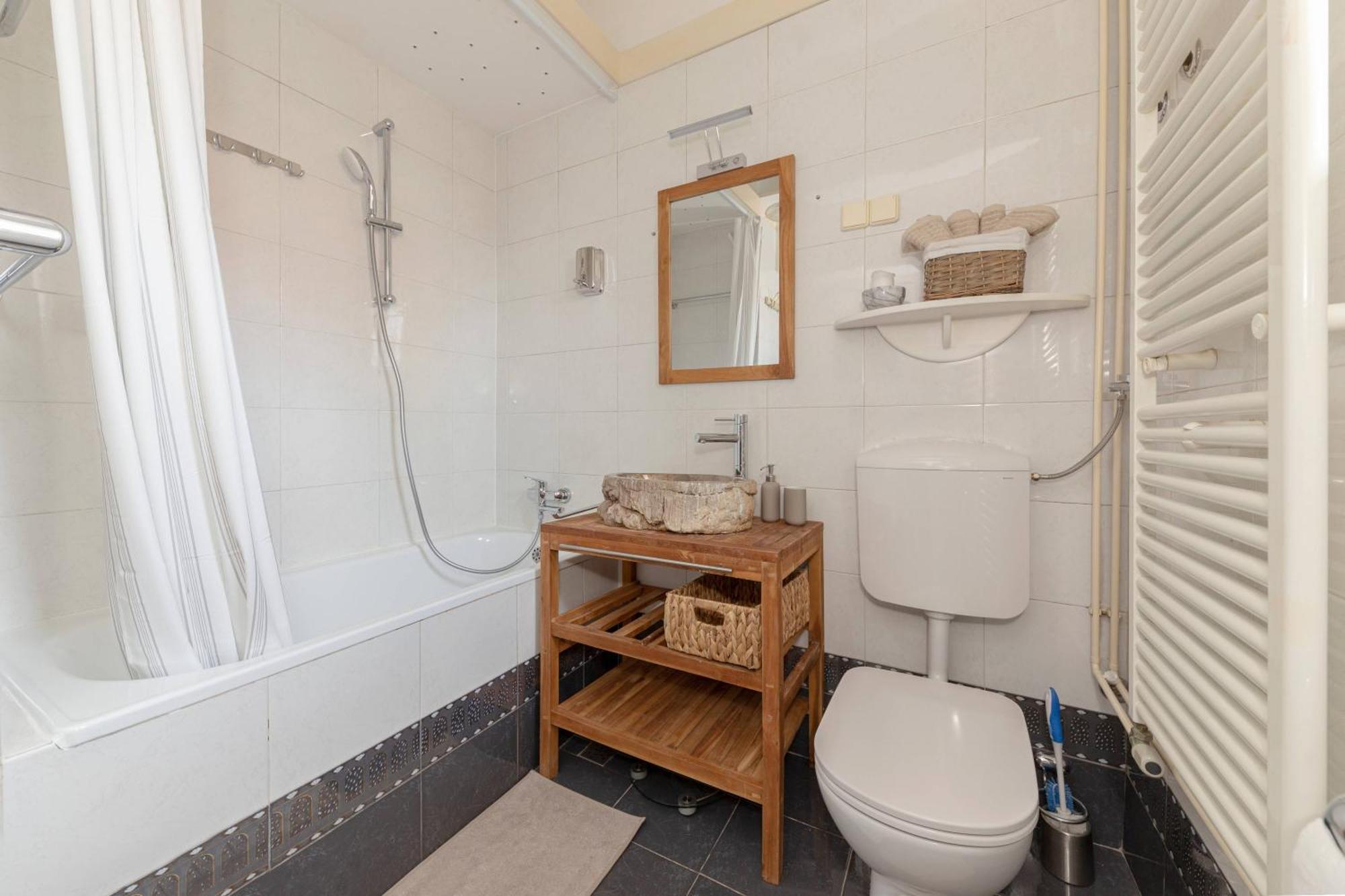 Historical Caserne Apartment Любляна Экстерьер фото